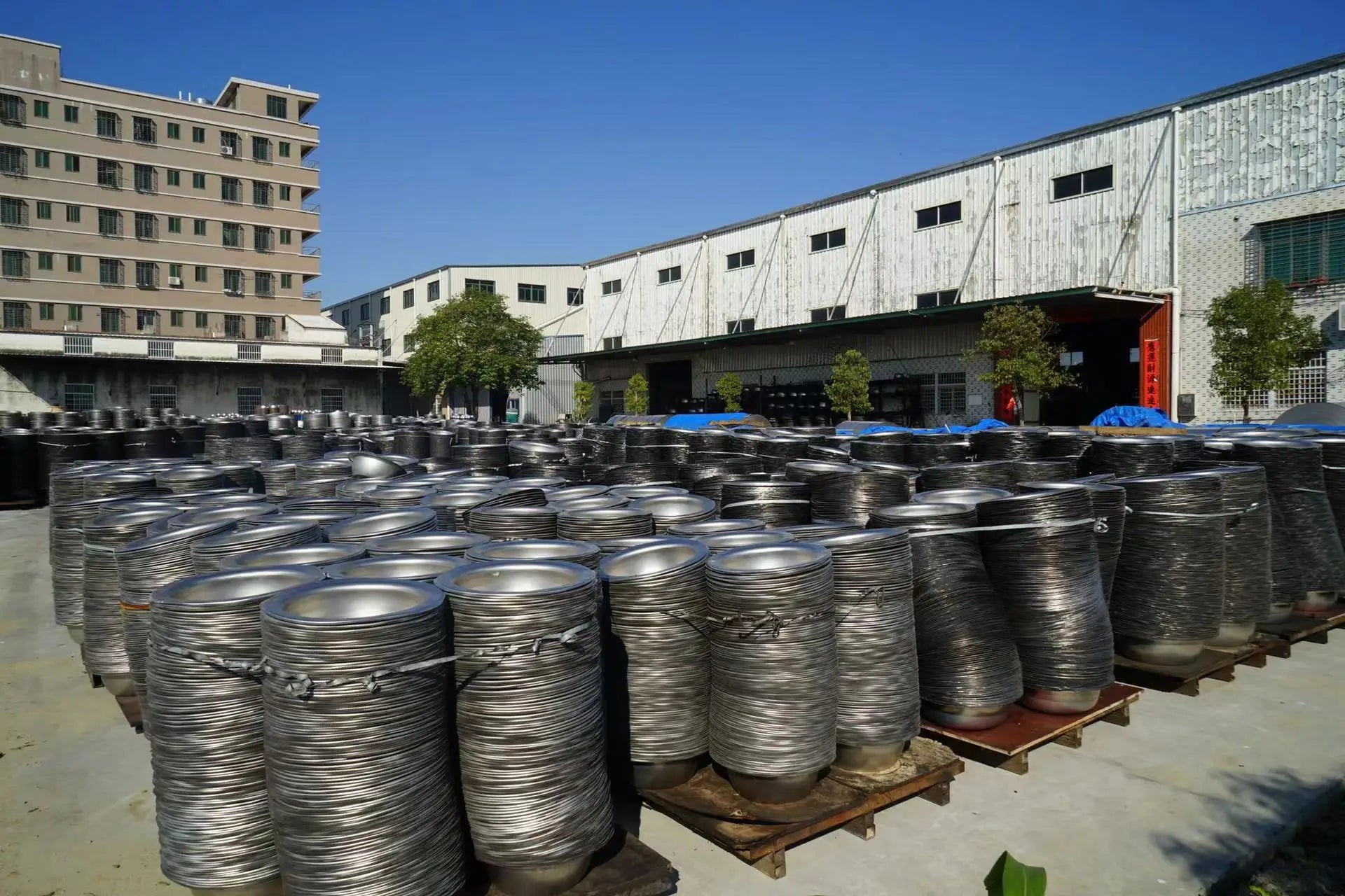 Factory Direct Dishes Chafing Dishes Buffet Catering Stainless Steel Round Roll Hot Pot Food Warmer Luxury Buffet Alcohol Stove