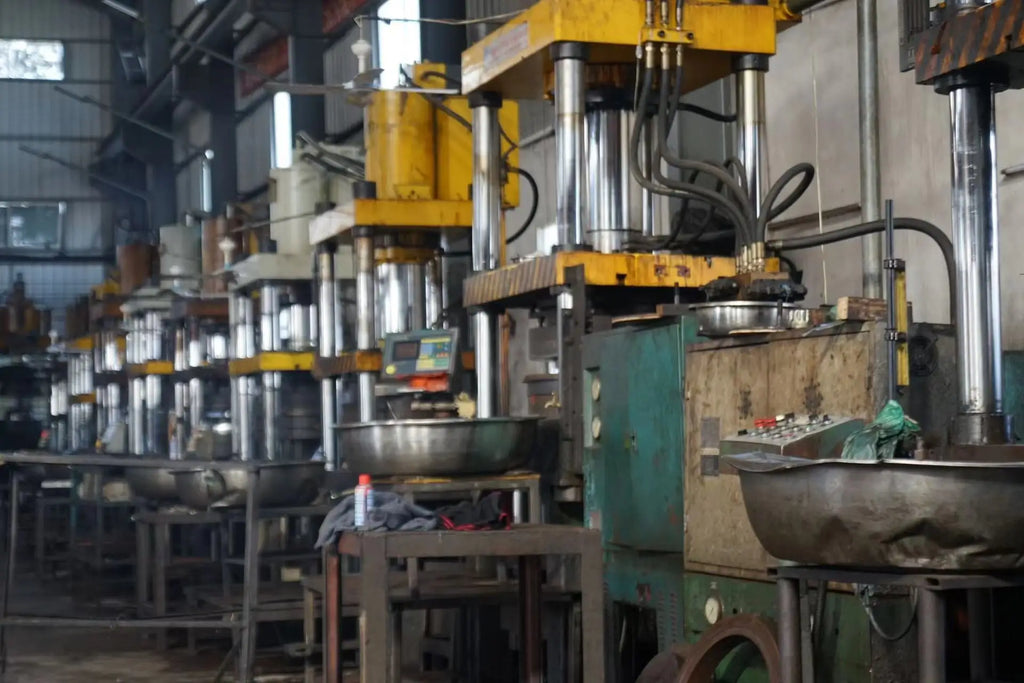 Factory Direct Dishes Chafing Dishes Buffet Catering Stainless Steel Round Roll Hot Pot Food Warmer Luxury Buffet Alcohol Stove